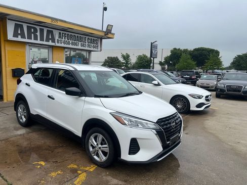 Used 2022 Nissan Kicks S FWD image 1