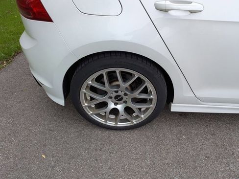 Used 2016 Volkswagen Golf 4-Door image 10