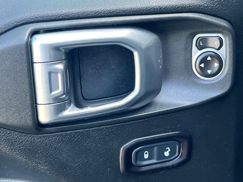 Used 2018 Jeep Wrangler Unlimited Rubicon AWD/4WD image 13