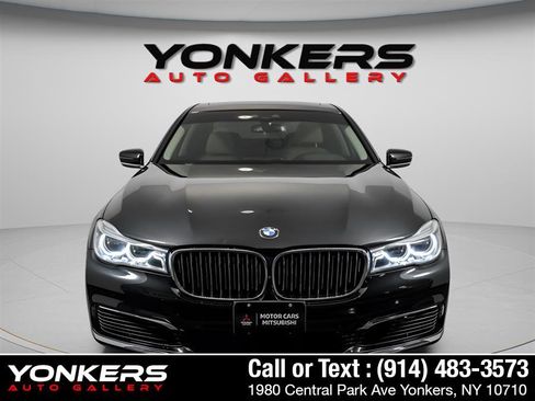 Used 2019 BMW 750i xDrive w/ Executive Package image 5
