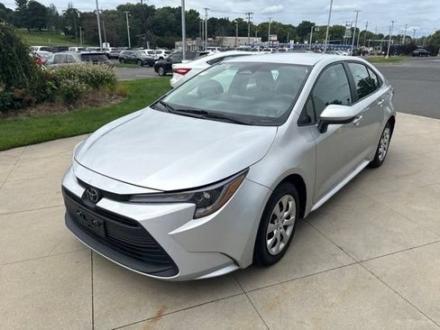 Used 2024 Toyota Corolla LE FWD image 3