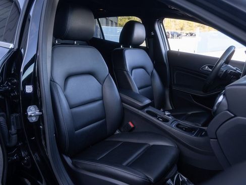 Used 2019 Mercedes-Benz GLA 250 4MATIC w/ Premium Package image 21