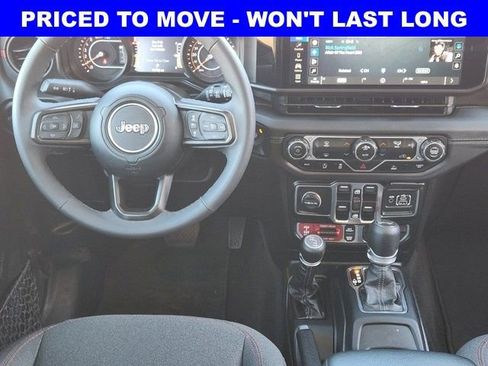 Used 2025 Jeep Wrangler Unlimited Rubicon image 27