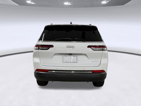 Used 2025 Jeep Grand Cherokee L Limited w/ Trailer Tow Package RWD image 10