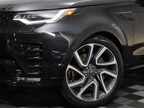 Used 2025 Land Rover Discovery Dynamic SE image 3