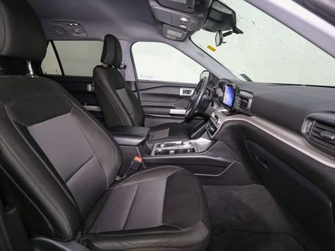 Used 2023 Ford Explorer XLT AWD/4WD image 17