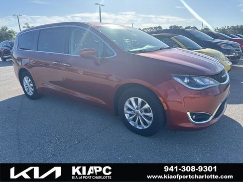 Used 2018 Chrysler Pacifica Touring Plus image 1