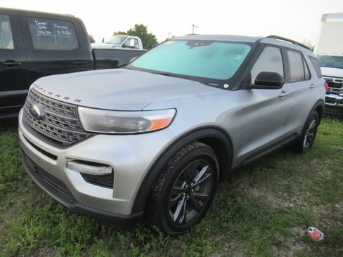Certified 2023 Ford Explorer XLT w/ Equipment Group 202A RWD image 3