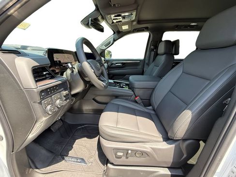 New 2026 Chevrolet Suburban Z71 w/ Z71 Off-Road Package AWD/4WD image 8