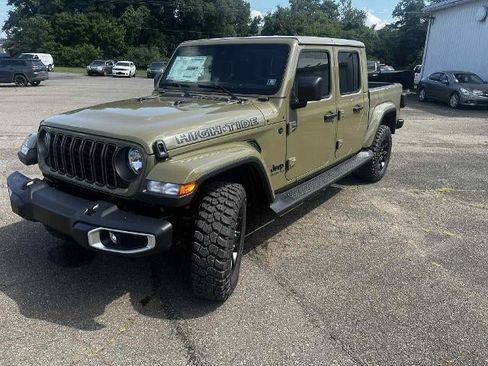 Used 2025 Jeep Gladiator Sport AWD/4WD image 1