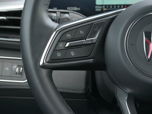 Used 2025 Buick Enclave Preferred FWD image 21