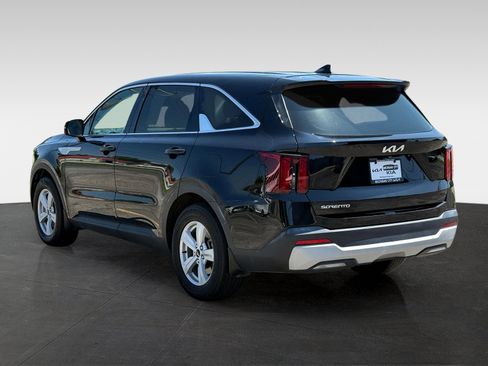 Used 2024 Kia Sorento LX FWD image 7