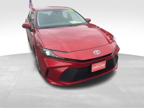 Used 2025 Toyota Camry LE image 30