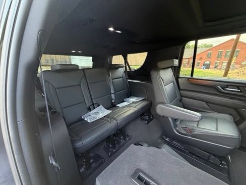 Used 2025 GMC Yukon XL Denali w/ Advanced Technology Package AWD/4WD image 20