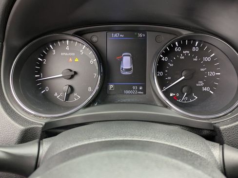 Used 2018 Nissan Rogue SV image 15