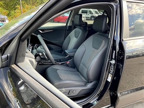 New 2025 Kia Niro EX image 11