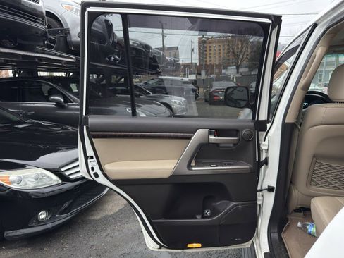 Used 2011 Toyota Land Cruiser image 15