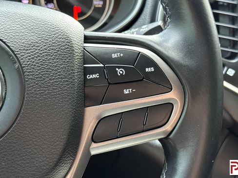 Used 2019 Jeep Cherokee Latitude Plus AWD/4WD image 28
