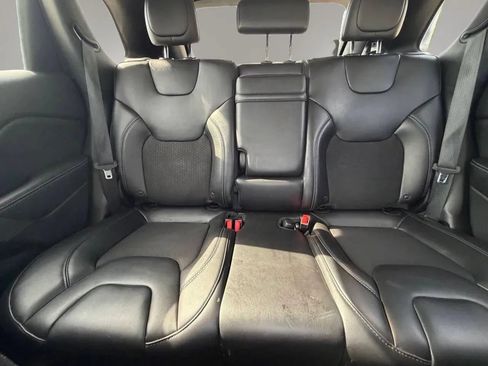 Used 2019 Jeep Cherokee Latitude Plus w/ Cold Weather Group AWD/4WD image 19