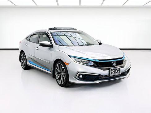 Used 2019 Honda Civic Touring image 3