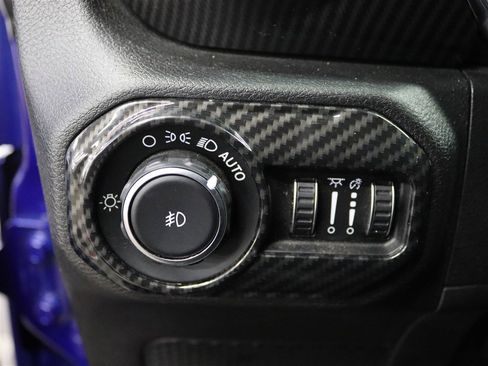 Used 2018 Jeep Wrangler Unlimited Sahara image 33