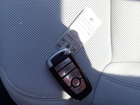 Used 2025 Ford Expedition Platinum AWD/4WD image 31