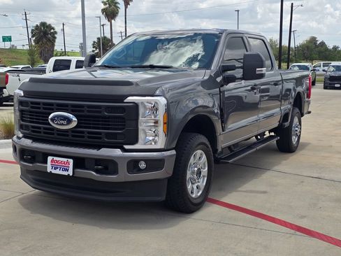 Used 2024 Ford F250 XLT w/ FX4 Off-Road Package AWD/4WD image 12