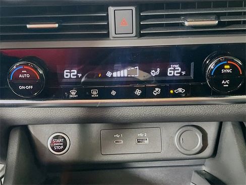 Used 2023 Nissan Rogue SV image 16