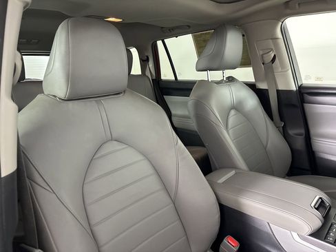 Used 2020 Toyota Highlander XLE image 33