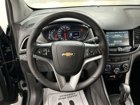 Used 2019 Chevrolet Trax LT w/ LT Convenience Package image 4