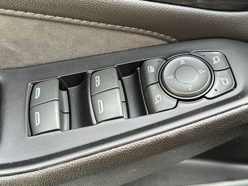 Used 2023 Chevrolet Traverse High Country w/ LPO, 'HIT The Road' Package AWD/4WD image 28