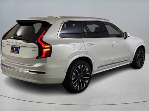 New 2026 Volvo XC90 T8 Plus w/ Protection Package Premier AWD/4WD image 7