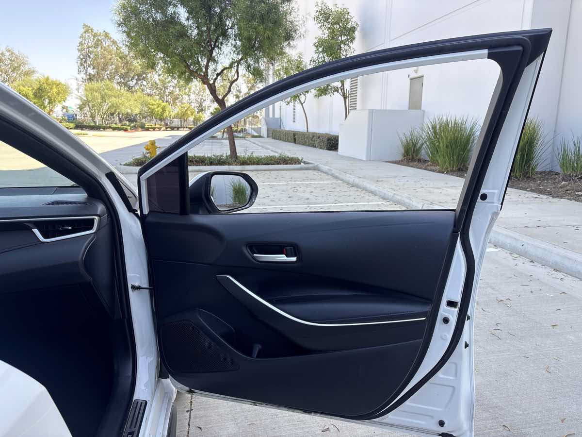 Used 2022 Toyota Corolla SE w/ Carpet Mat Package (TMS) FWD image 13