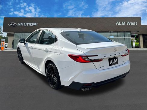 Used 2025 Toyota Camry SE image 7