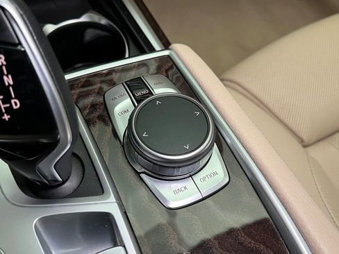 Used 2022 BMW 740i image 46