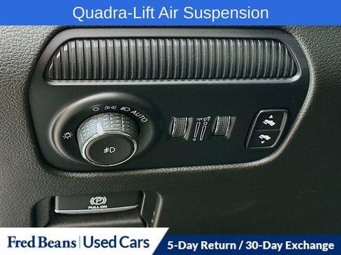 Used 2023 Jeep Wagoneer L Series III w/ Premium Group I AWD/4WD image 15