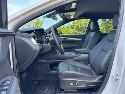 New 2025 Cadillac XT5 Luxury image 18