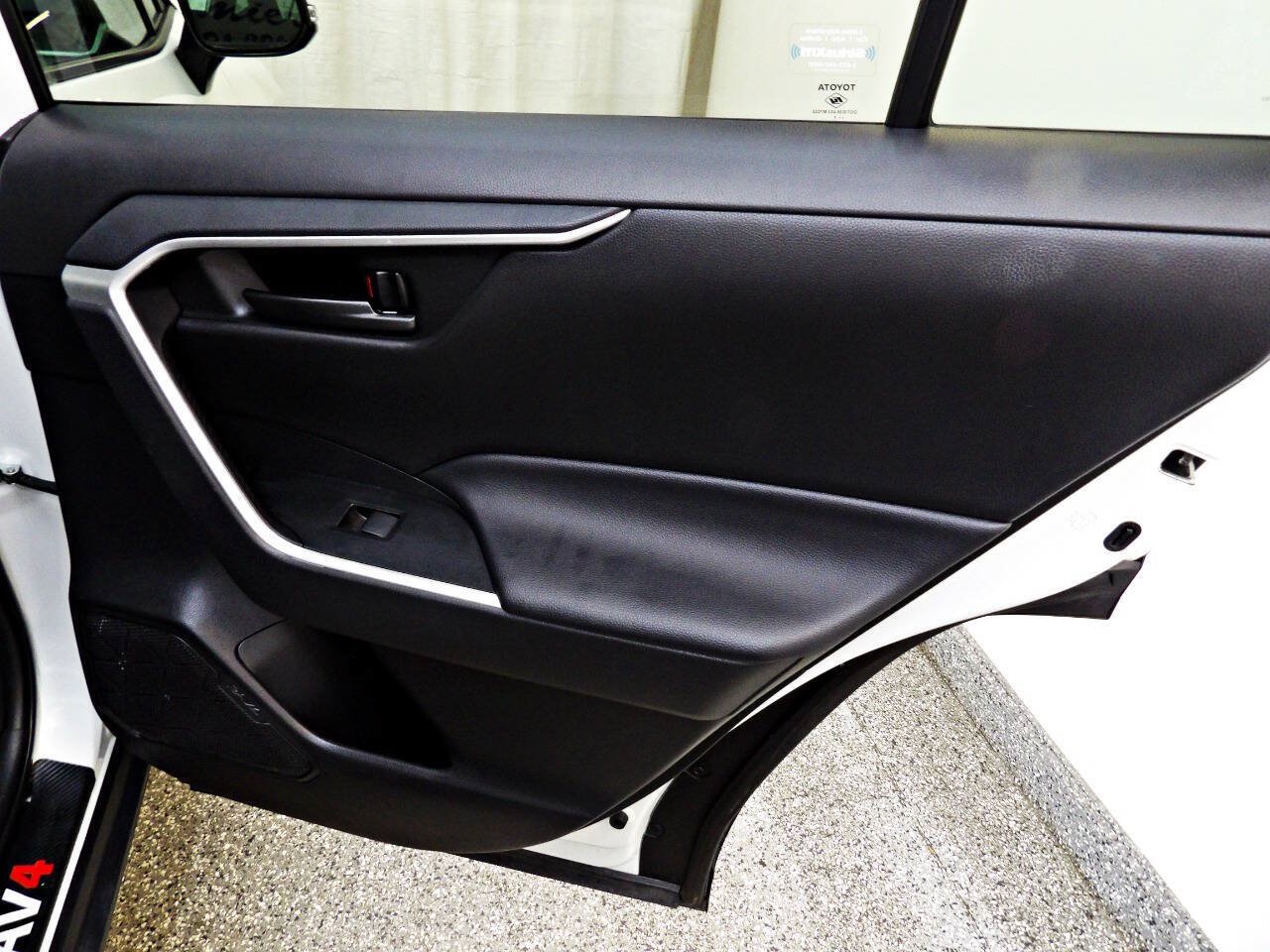 Used 2021 Toyota RAV4 LE FWD image 12