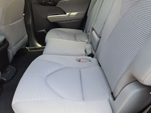 Used 2023 Toyota Highlander LE FWD image 18