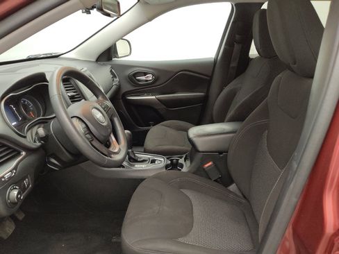 Used 2019 Jeep Cherokee Latitude w/ Popular Appearance Group FWD image 17