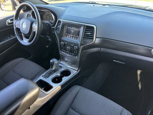 Used 2021 Jeep Grand Cherokee Laredo image 11