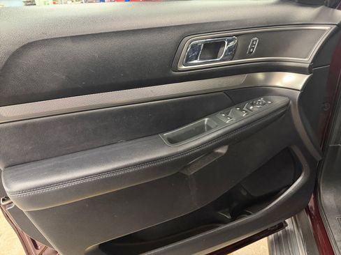 Used 2018 Ford Explorer XLT FWD image 28