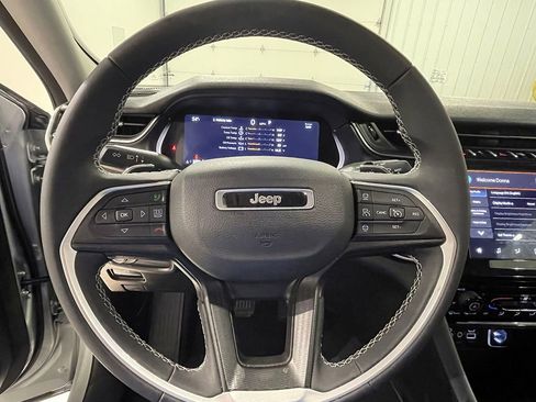 Used 2023 Jeep Grand Cherokee Laredo AWD/4WD image 32