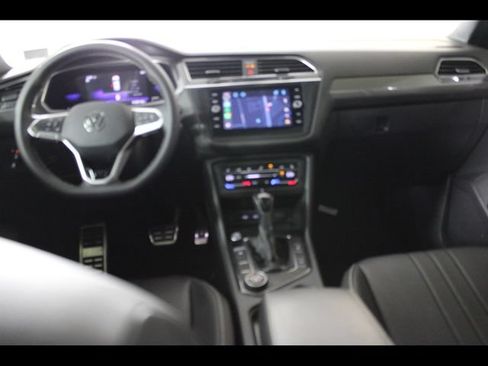 Used 2023 Volkswagen Tiguan SE R-Line AWD/4WD image 15