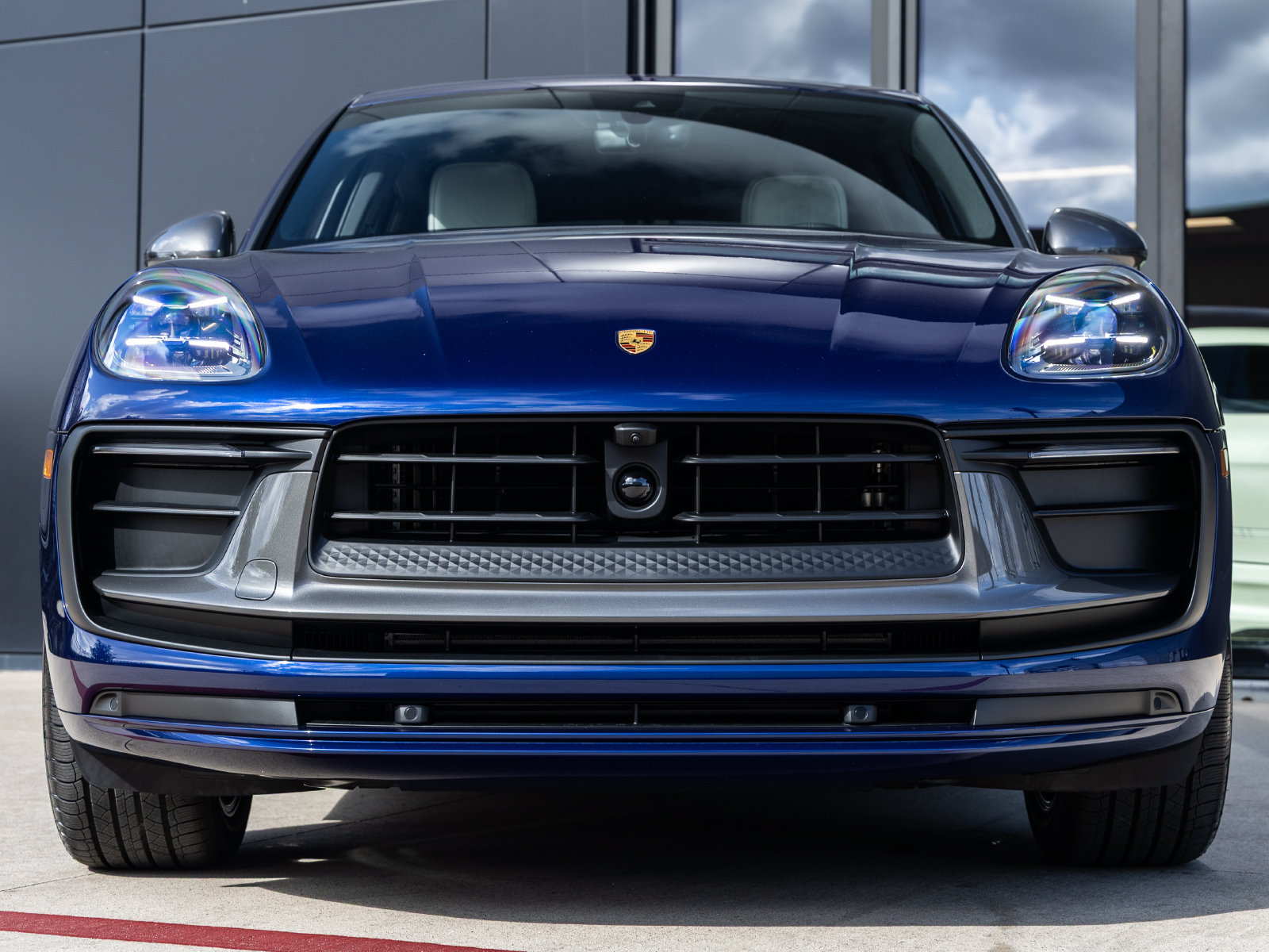 Certified 2026 Porsche Macan Turbo AWD/4WD image 8