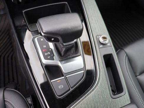 Used 2021 Audi A4 2.0T Premium w/ Convenience Package image 40