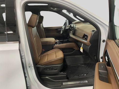 New 2026 Chevrolet Suburban High Country image 11
