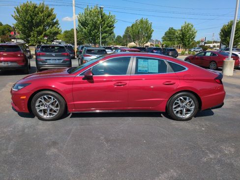 Used 2023 Hyundai Sonata SEL FWD image 2