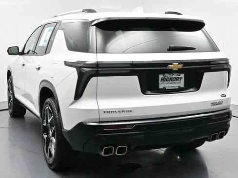 Used 2025 Chevrolet Traverse High Country FWD image 6