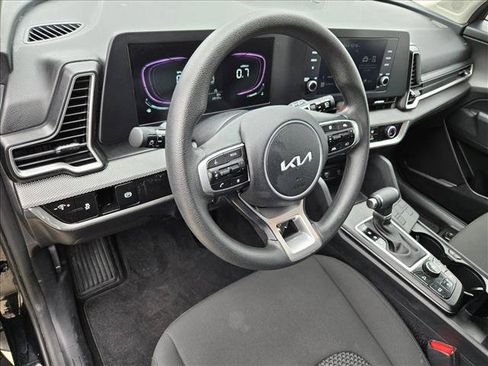 Used 2025 Kia Sportage LX FWD image 10